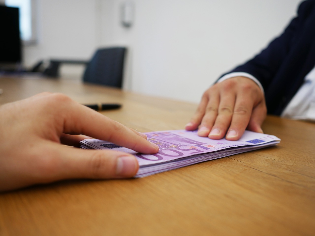 Tabella aggiornata dell'assegno di accompagnamento con informazioni sui nuovi importi e requisiti.